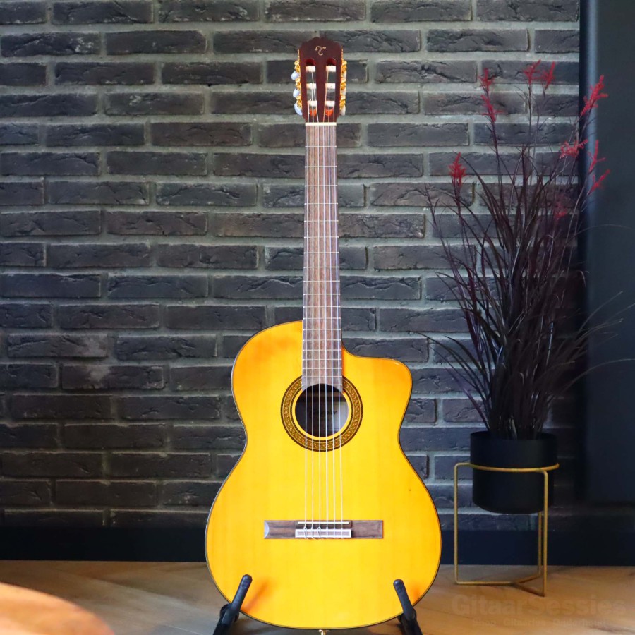 Takamine GC5CENAT klassiek spaanse elektrisch-cutaway gitaar